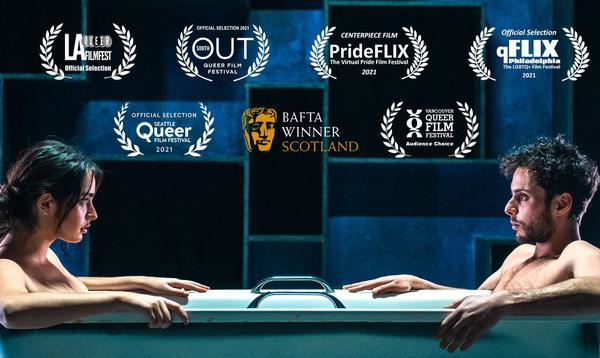 Poster showing a man and a woman facing each other in a bathtub