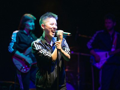 Zachary Hing and band performing
