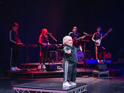 Kiruna and the band perform in matching tracksuits
