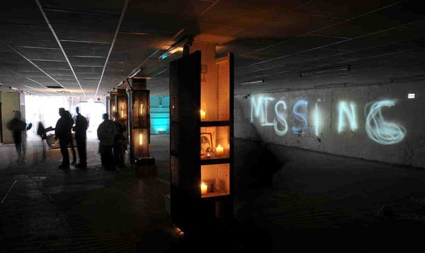 Text reading 'missing' on a concrete wall