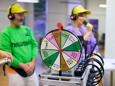 The Trolleydarity randomiser wheel has different fun number jokes on it. The dial has selected the section which says "Ooh... It's number two"